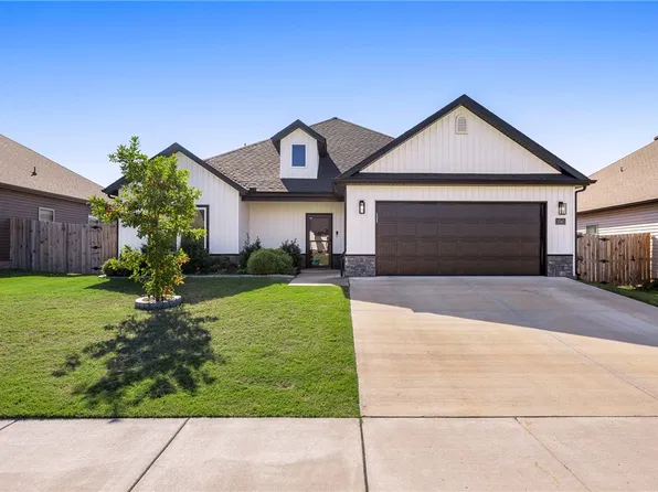 1041 Sunshine Ct, Centerton, AR 72719