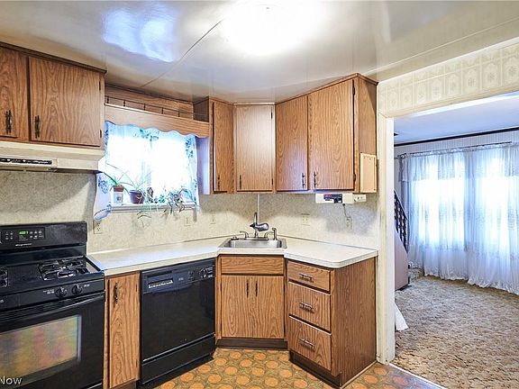 5th image of 1320 E 345th St