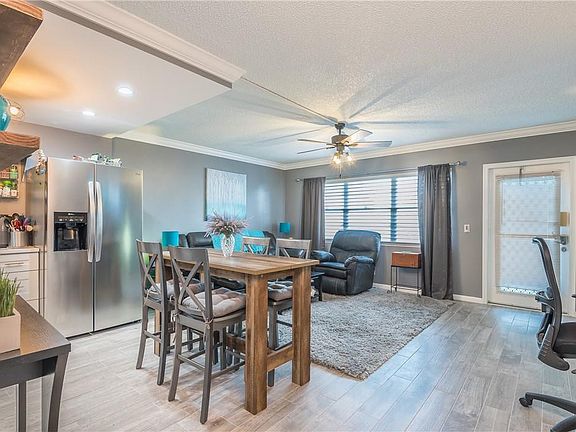 5th image of 1032 Berkshire B #1032