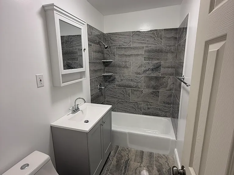29 Hubbell St #1 — Photo 7