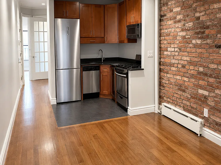 1373 1st Ave #6 — Photo 3