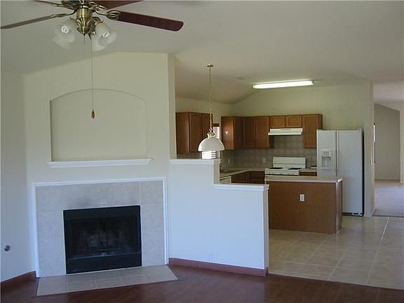 3rd image of 15012 Lantern Dr