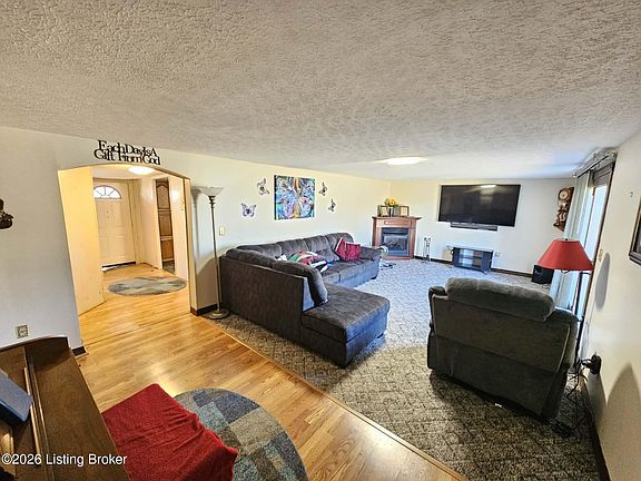 4th image of 481 Yorkshire Blvd