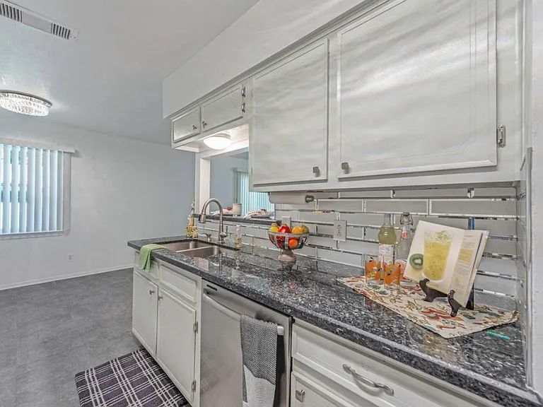 1102 E Rutgers Ln — Photo 19