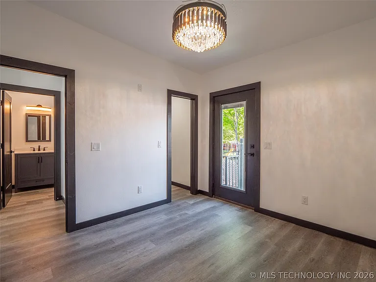 351 E Washington Ave — Photo 14