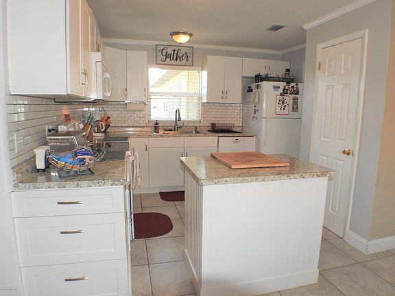 4th image of 1565 Bimini St N