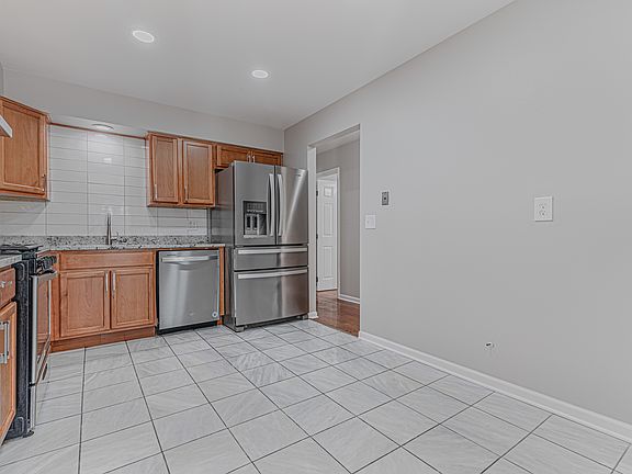 5th image of 1947 N Heritage Dr #271A