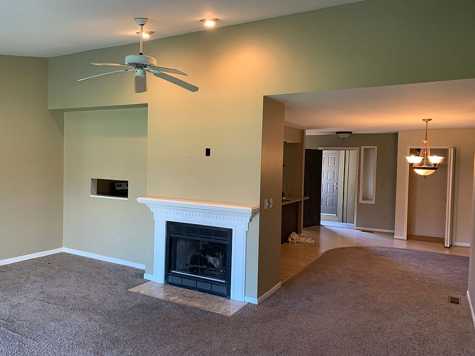 1st image of 9803 Hawthorne Glen Dr
