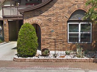 915 Liberty Ct, Dallas, TX 75204