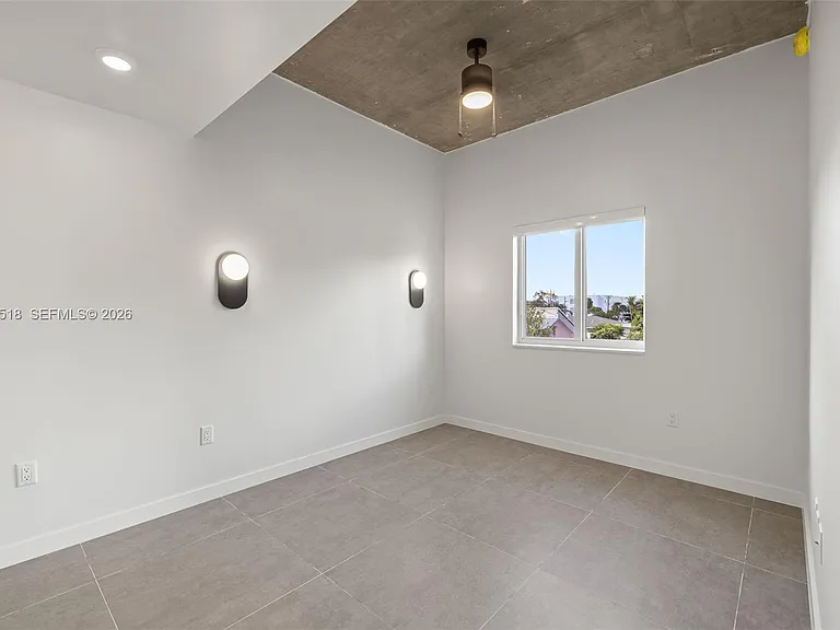 315 NW 32nd St #305 — Photo 3