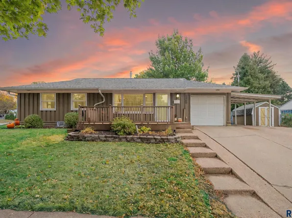 1900 S Wayland Ave, Sioux Falls, SD 57105