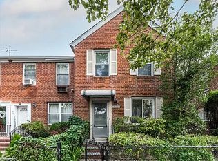 19525 Station Rd, Flushing, NY 11358