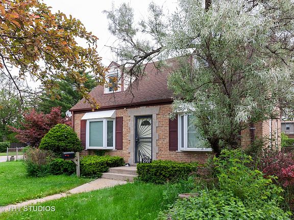 2nd image of 2707 Westbrook Dr