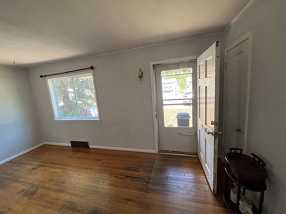 2nd image of 2004 Thornburgh Dr
