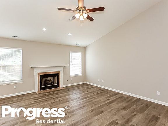 5th image of 731 Charter Woods Dr