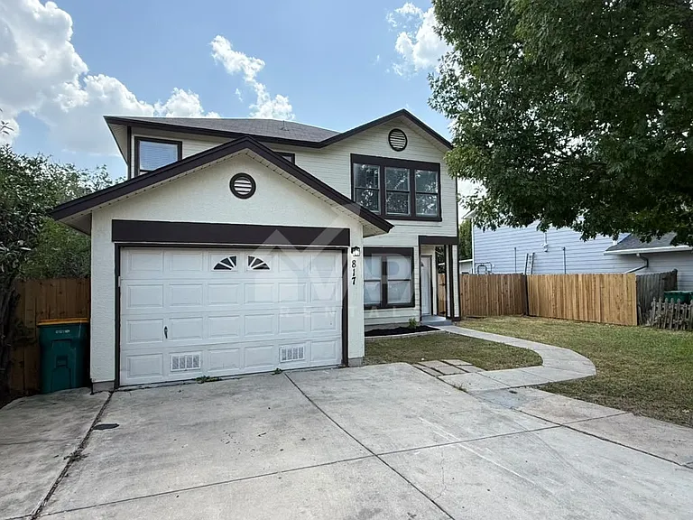 817 Meadow Br — Photo 2