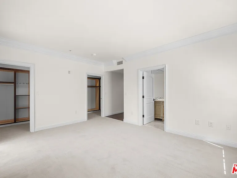 837 Crenshaw Blvd #301 — Photo 36