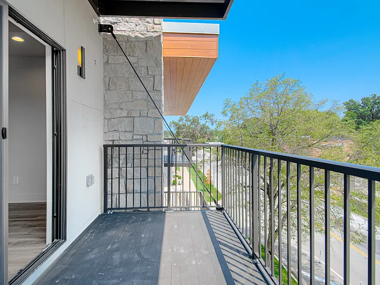 200 W Gregory Blvd #202 — Photo 22