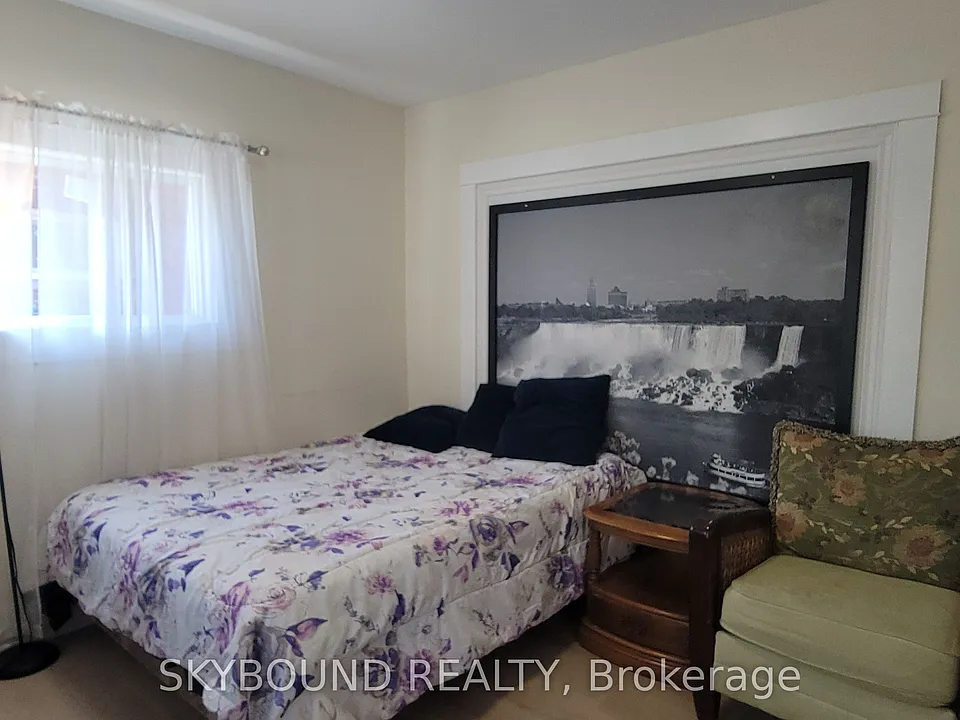 4869 2nd Ave #ROOM