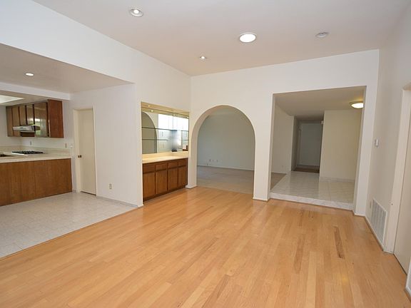 3rd image of 291 Eagleview Pl