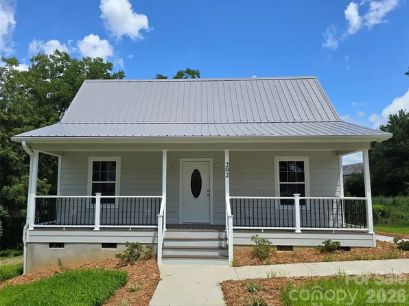 202 W Roswell St, Troy, NC 27371