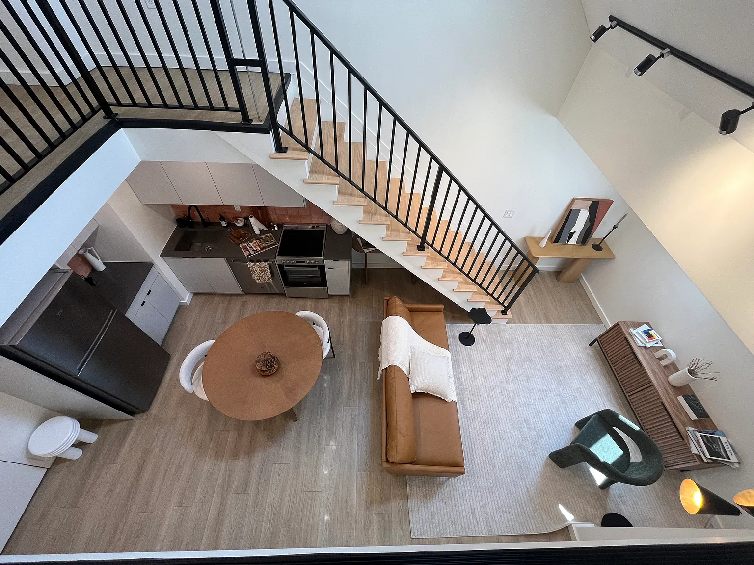 2 bed, 1100 sqft, $3,550 — Photo 2