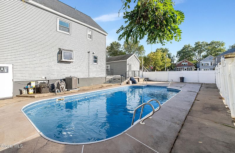3rd image of 550 Gerling Street