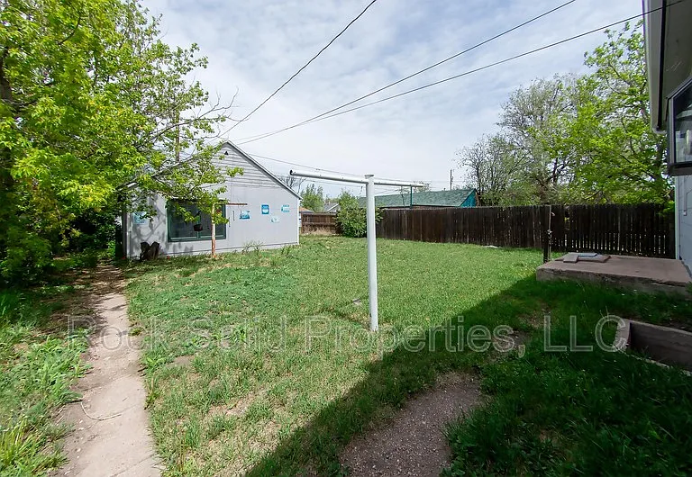506 E 7th St #1 — Photo 26