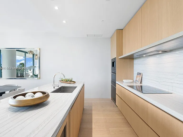 8701 Collins Ave #404 — Photo 7