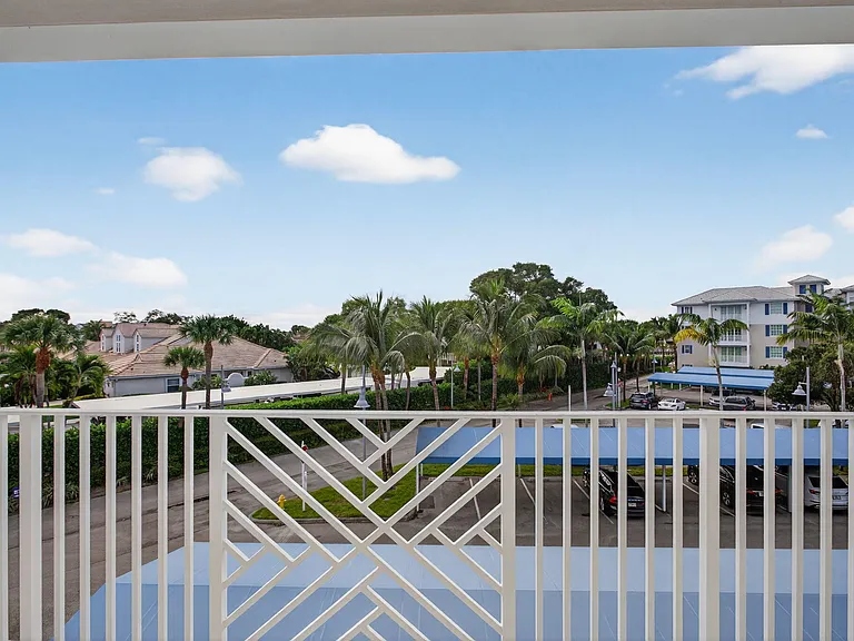834 Bay Colony Dr S — Photo 30