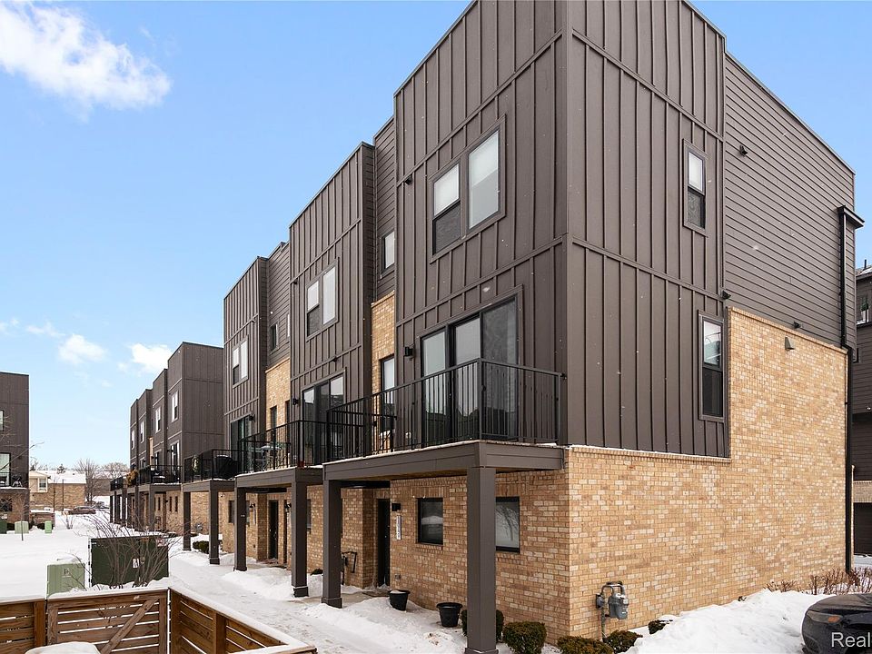 1st image of 1049 Hampton Cir #44