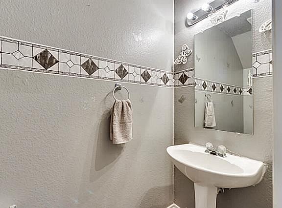 4th image of 1107 Bannack Dr