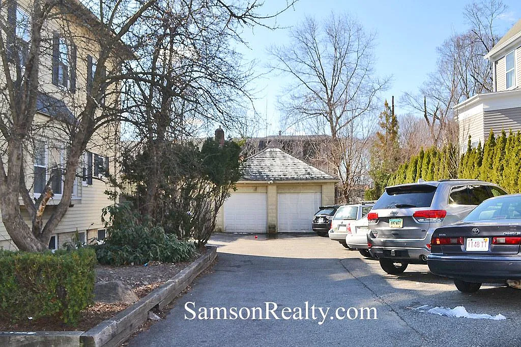5 bed, 2.5 bath, $6,900 — Photo 3