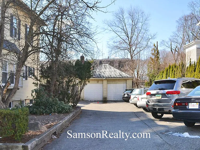 131 Benevolent St — Photo 3
