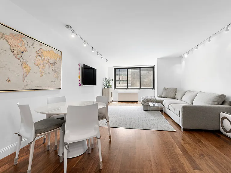 515 E 72nd St #9J — Photo 1
