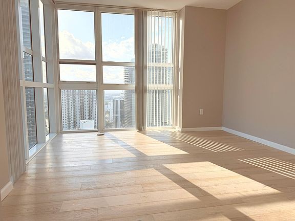 5th image of 951 Brickell Avenue #3611