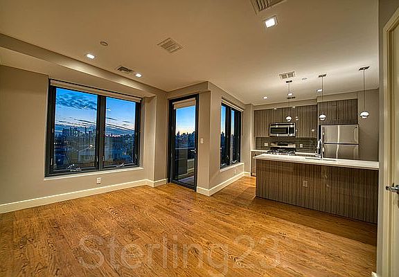 2nd image of 2718 Hoyt Ave S APT 10C