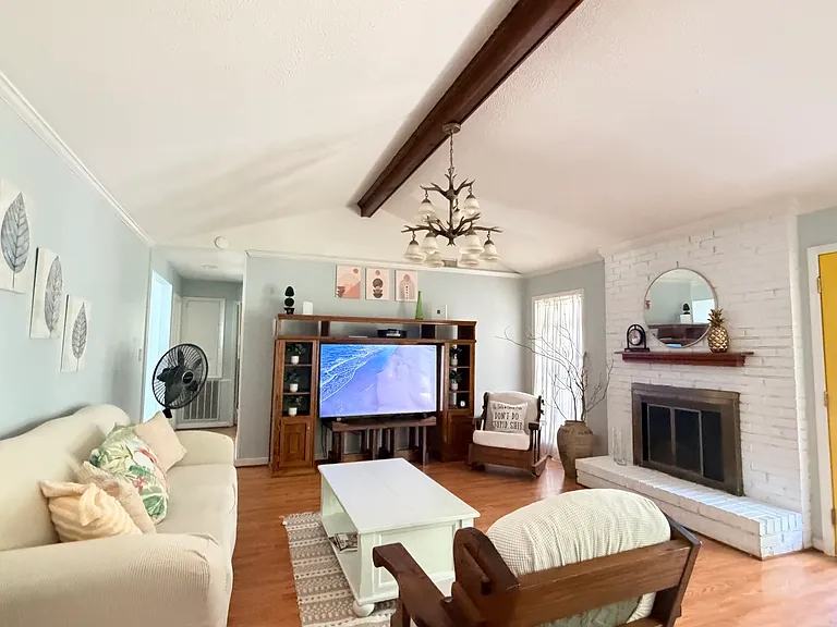 8396 Glenford Rd — Photo 4