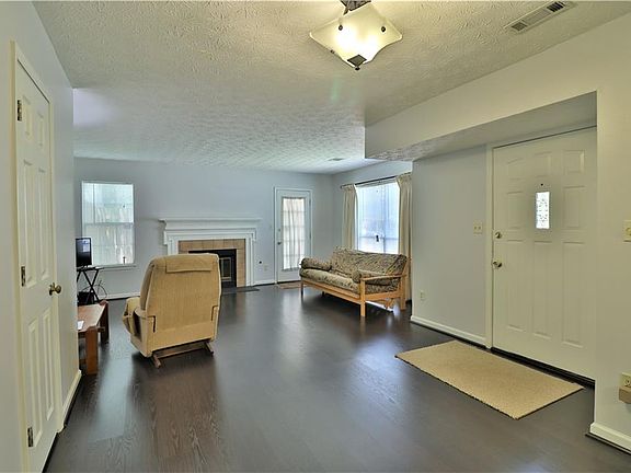 5th image of 1078 Mansfield Ct