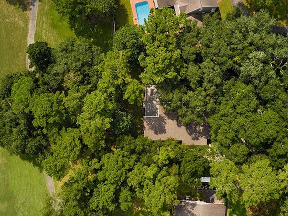 2nd image of 3321 Plantation Dr