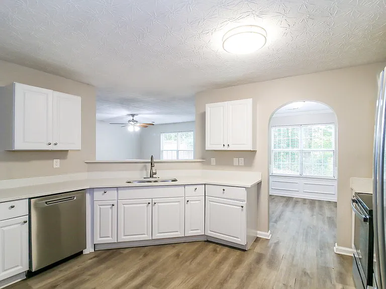 7423 Garnet Dr — Photo 9