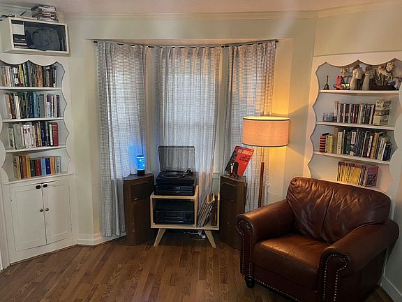 4th image of 1006 S Main Ave