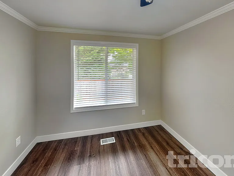3402 NE 165th Ave — Photo 4