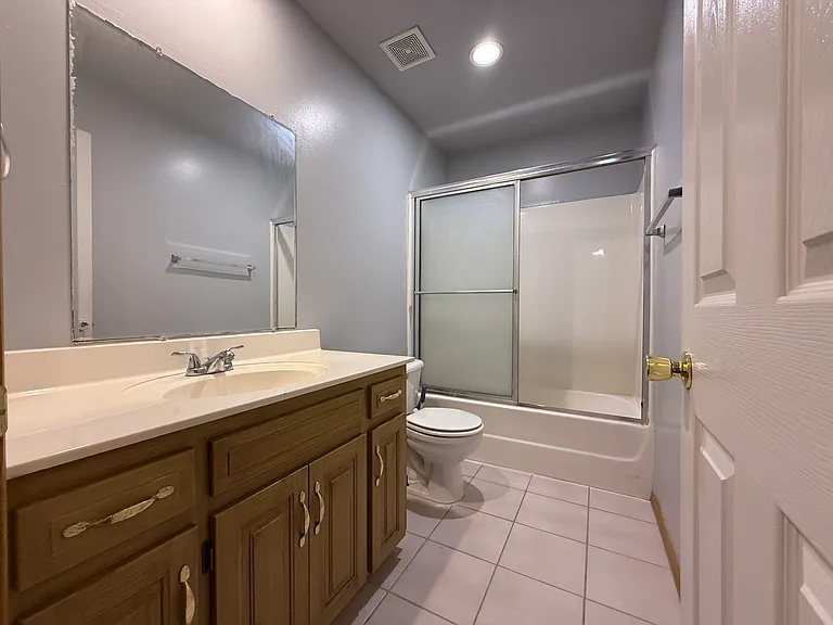 2818 E Lombard St — Photo 10