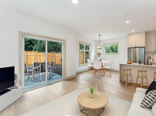 3098 Washington Ave #3, Victoria, BC V9A1P6