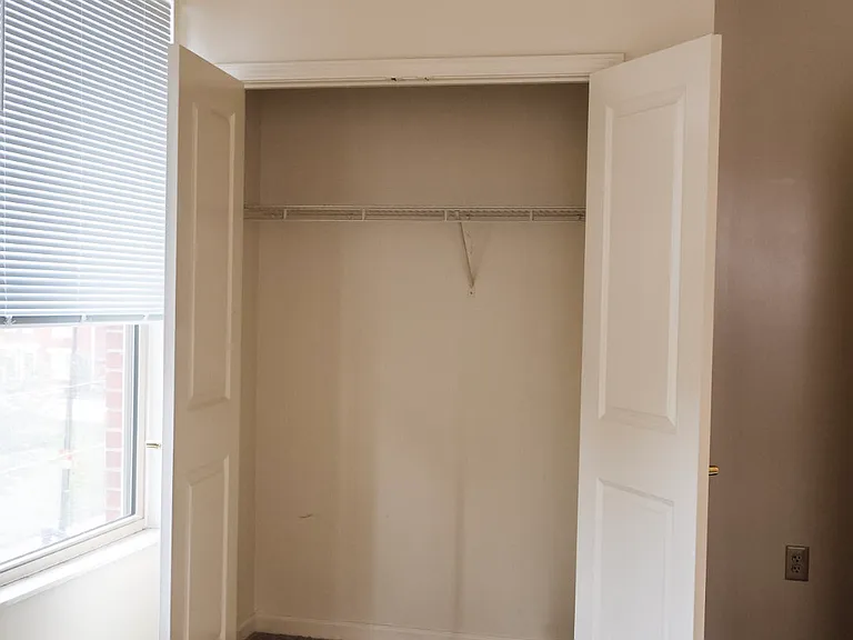 Sheppard Square Apartments — Photo 15