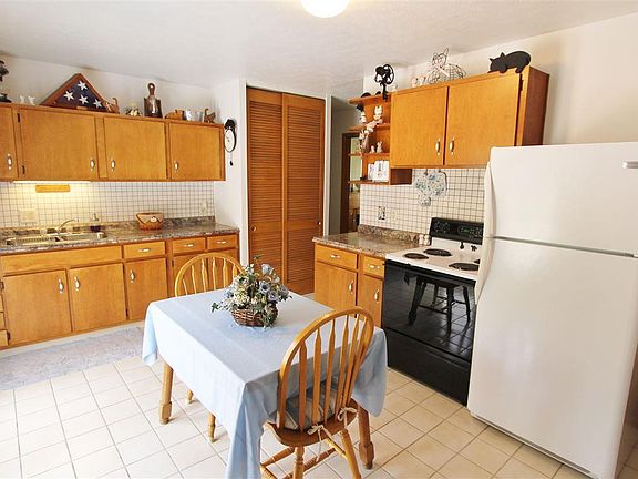 2nd image of 210 James St