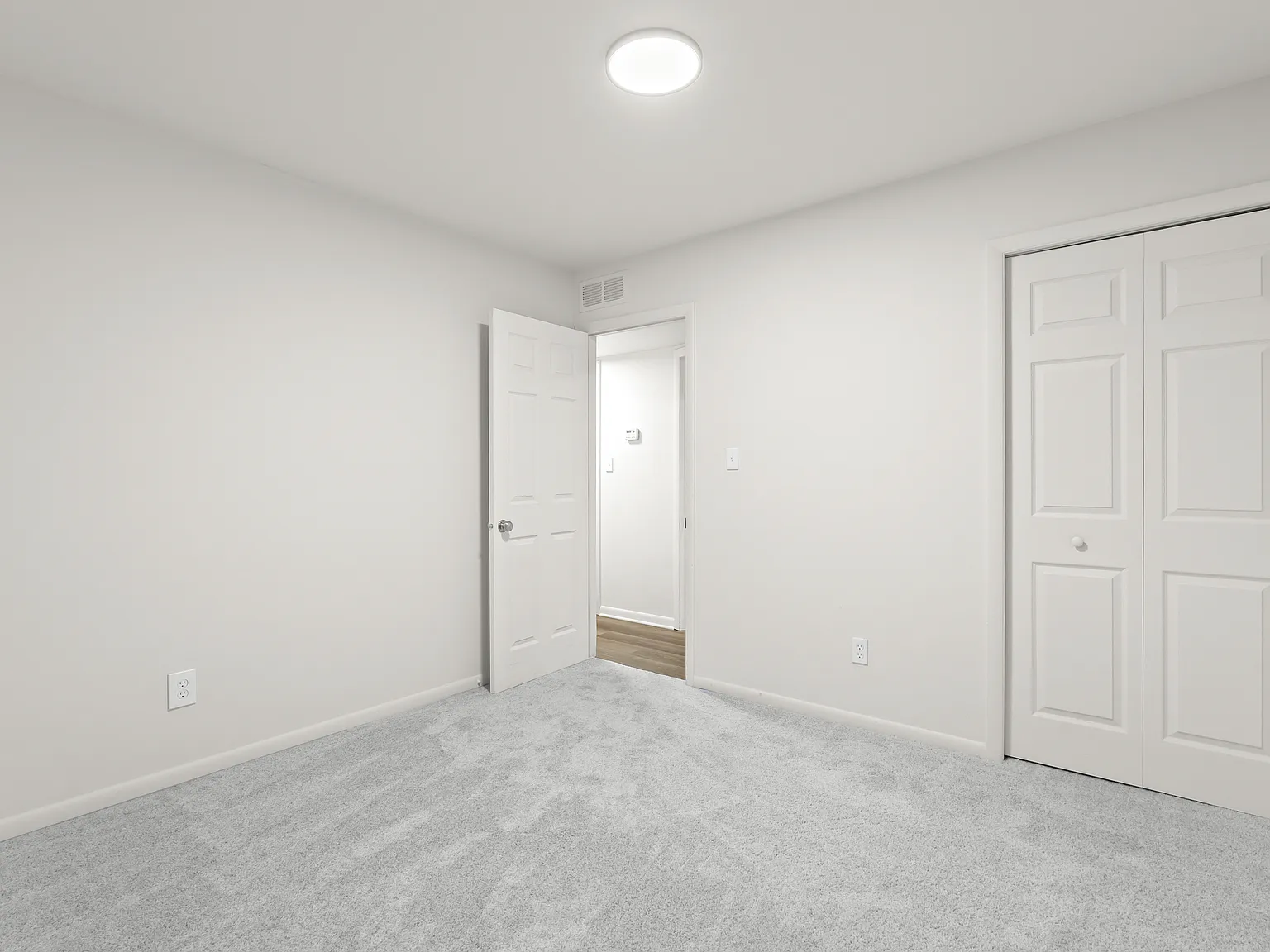2 bed, 800 sqft, $1,300 — Photo 2
