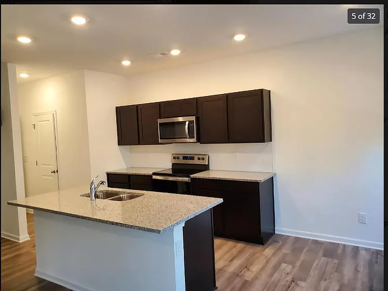 1427 Ben Park Way — Photo 4