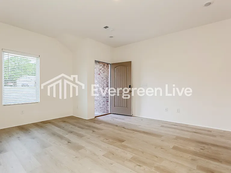 109 Jasmine Ct — Photo 3